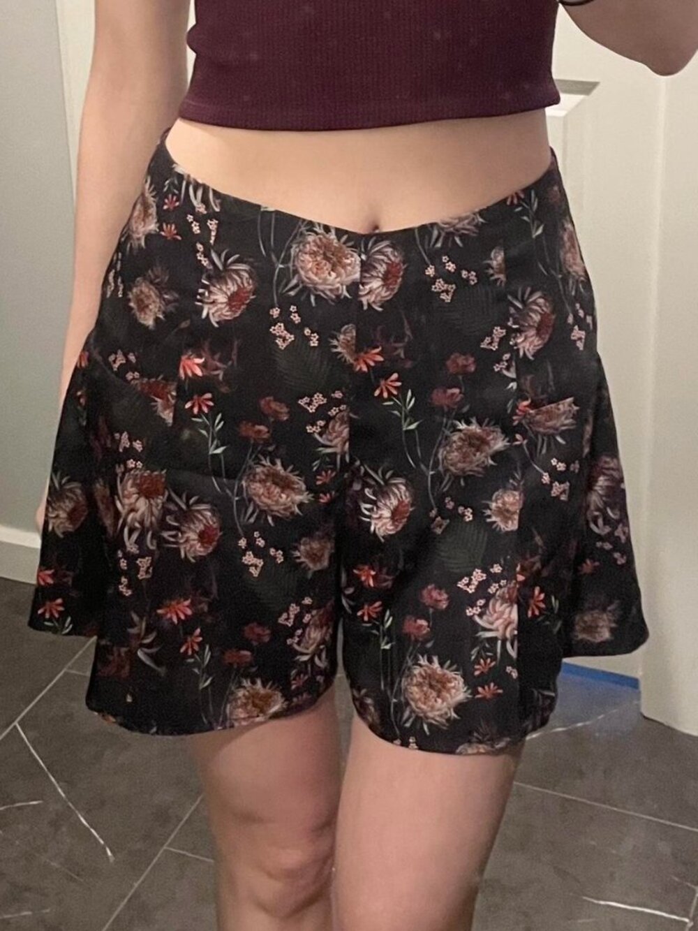 Hight waisted floral short with zipper back closure